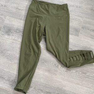 Olive workout pants 💚